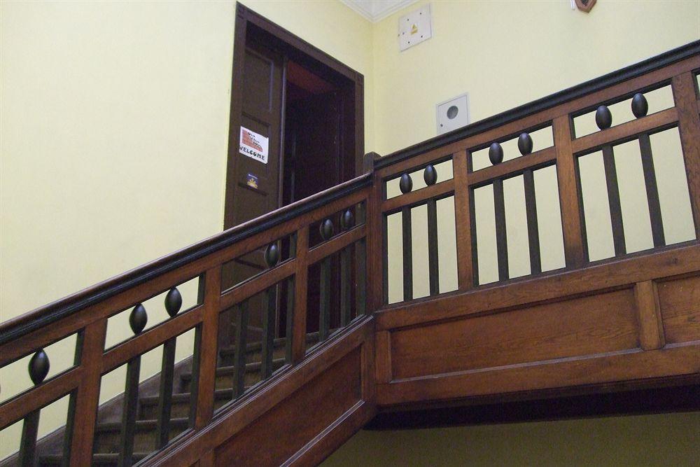 Old Walls Hostel Краков Экстерьер фото