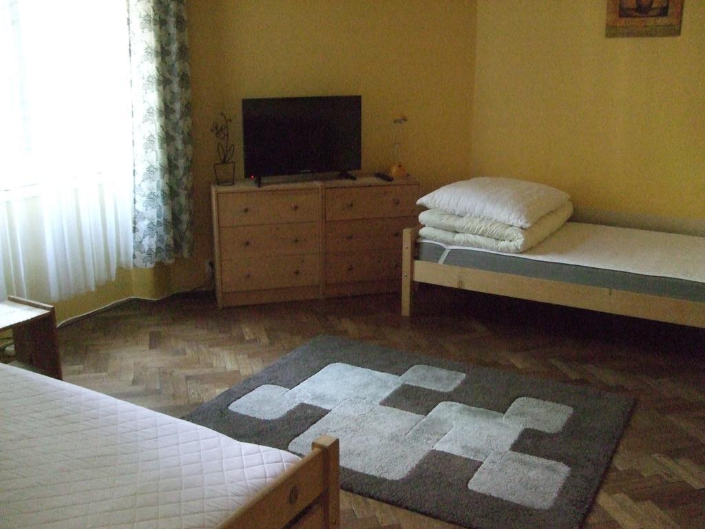 Old Walls Hostel Краков Экстерьер фото