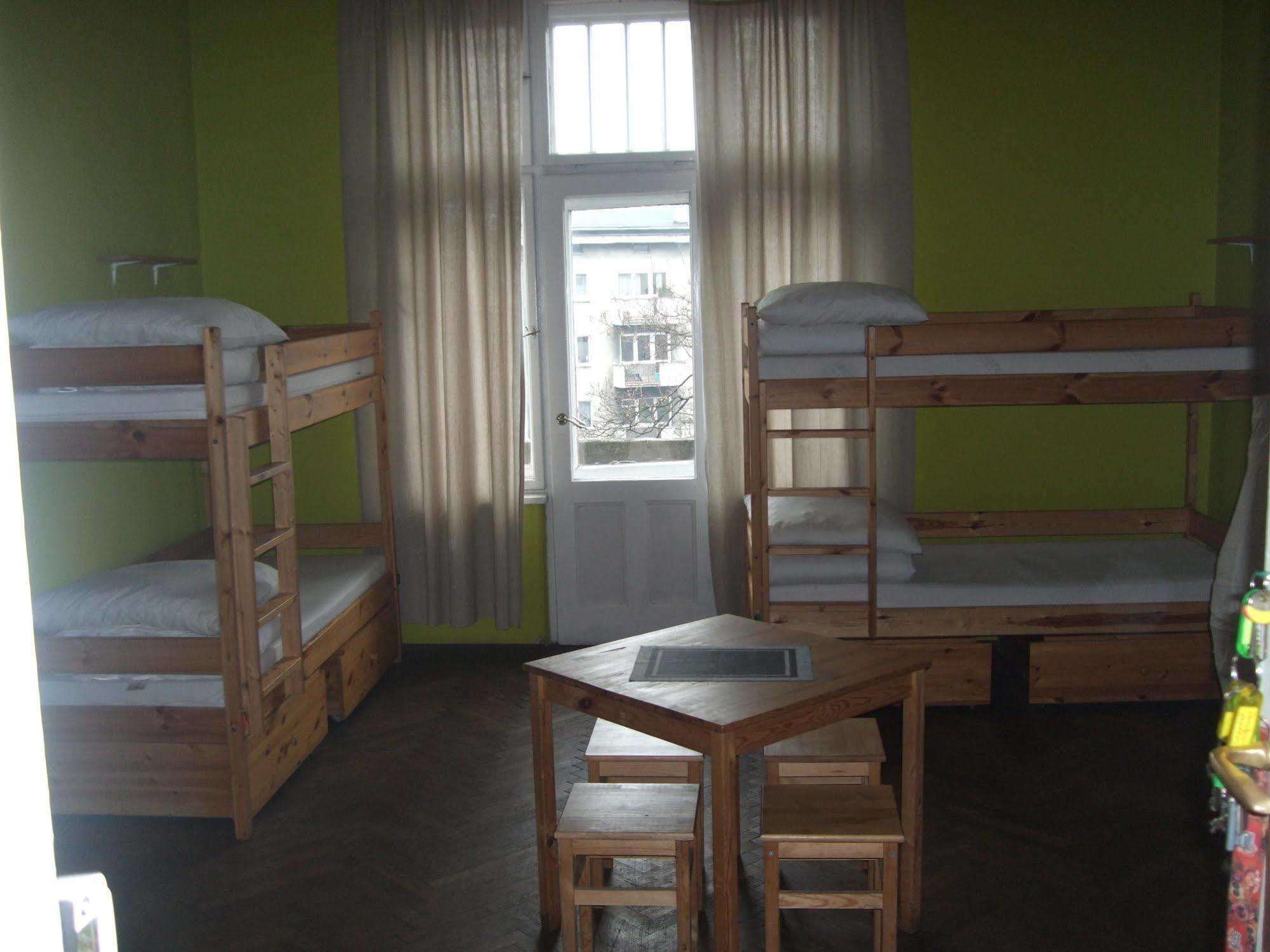 Old Walls Hostel Краков Экстерьер фото