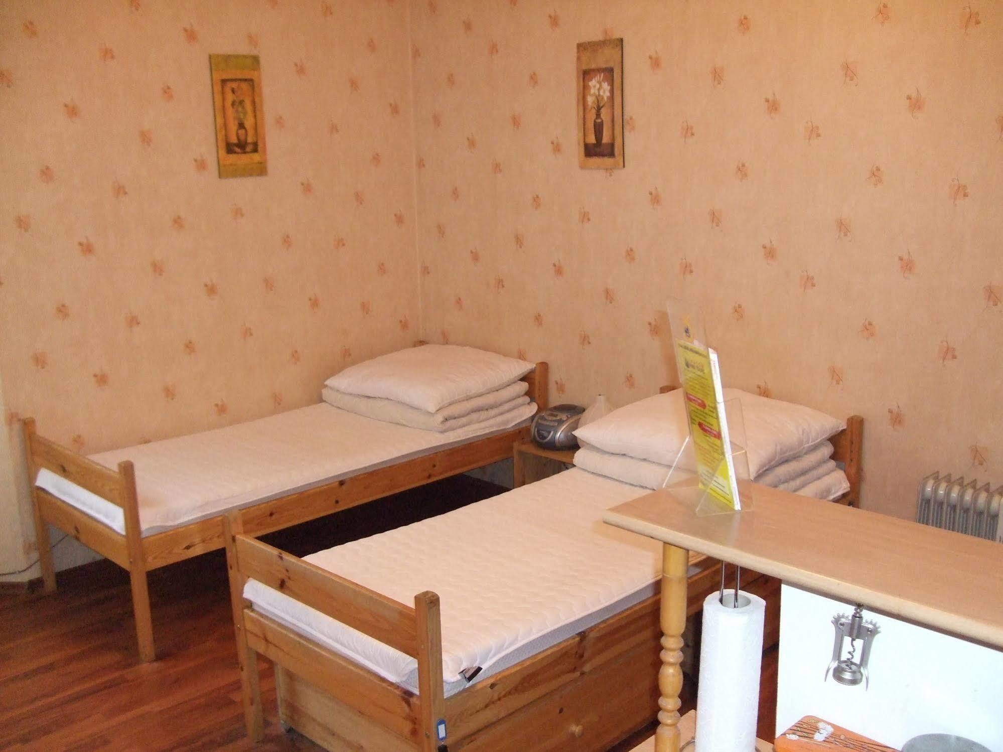Old Walls Hostel Краков Экстерьер фото