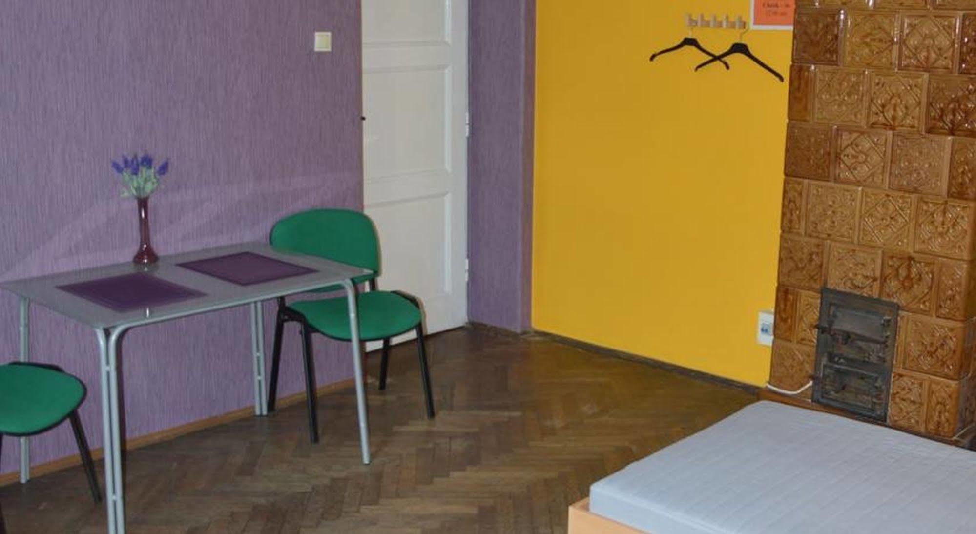 Old Walls Hostel Краков Экстерьер фото