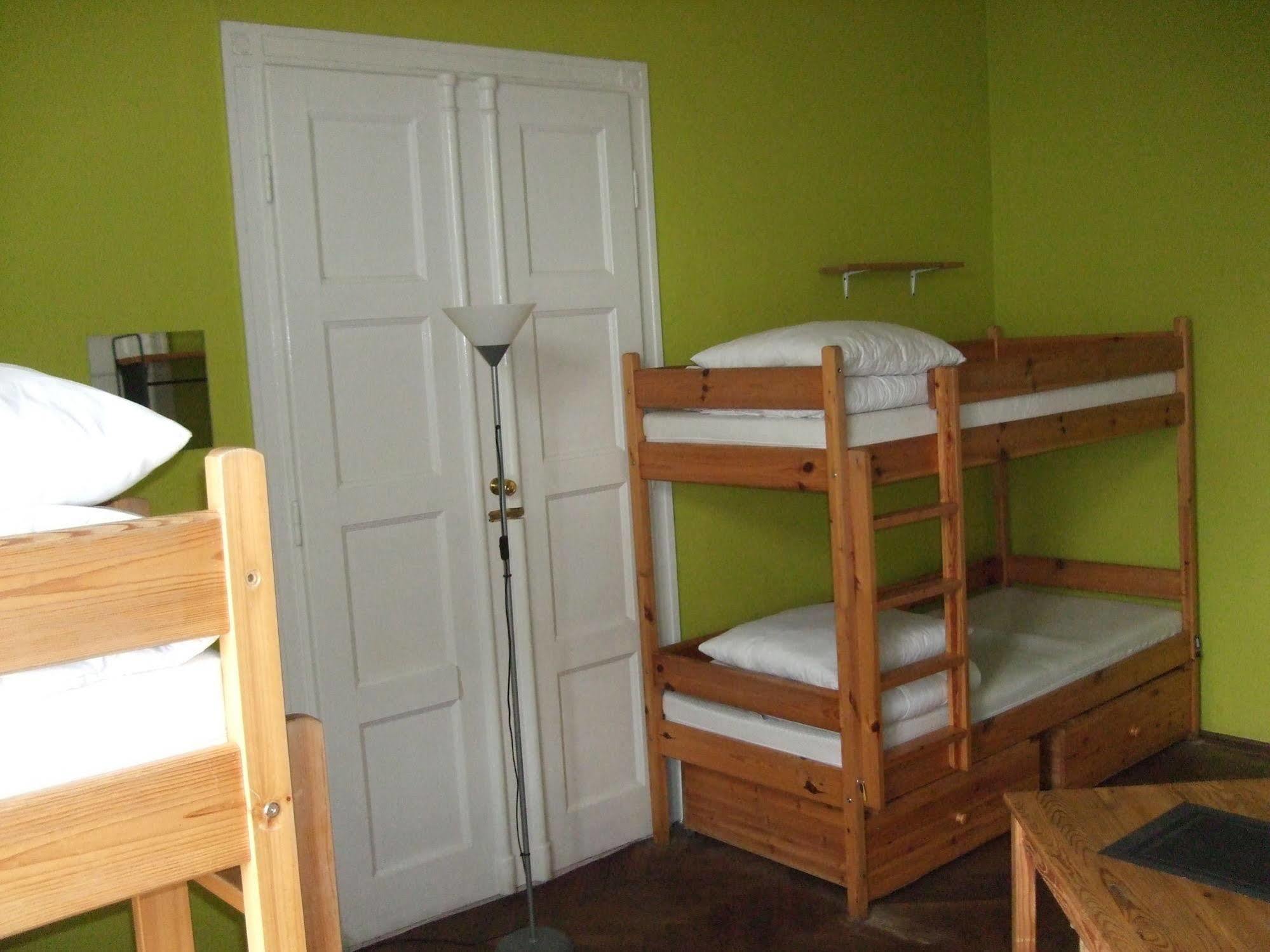Old Walls Hostel Краков Экстерьер фото