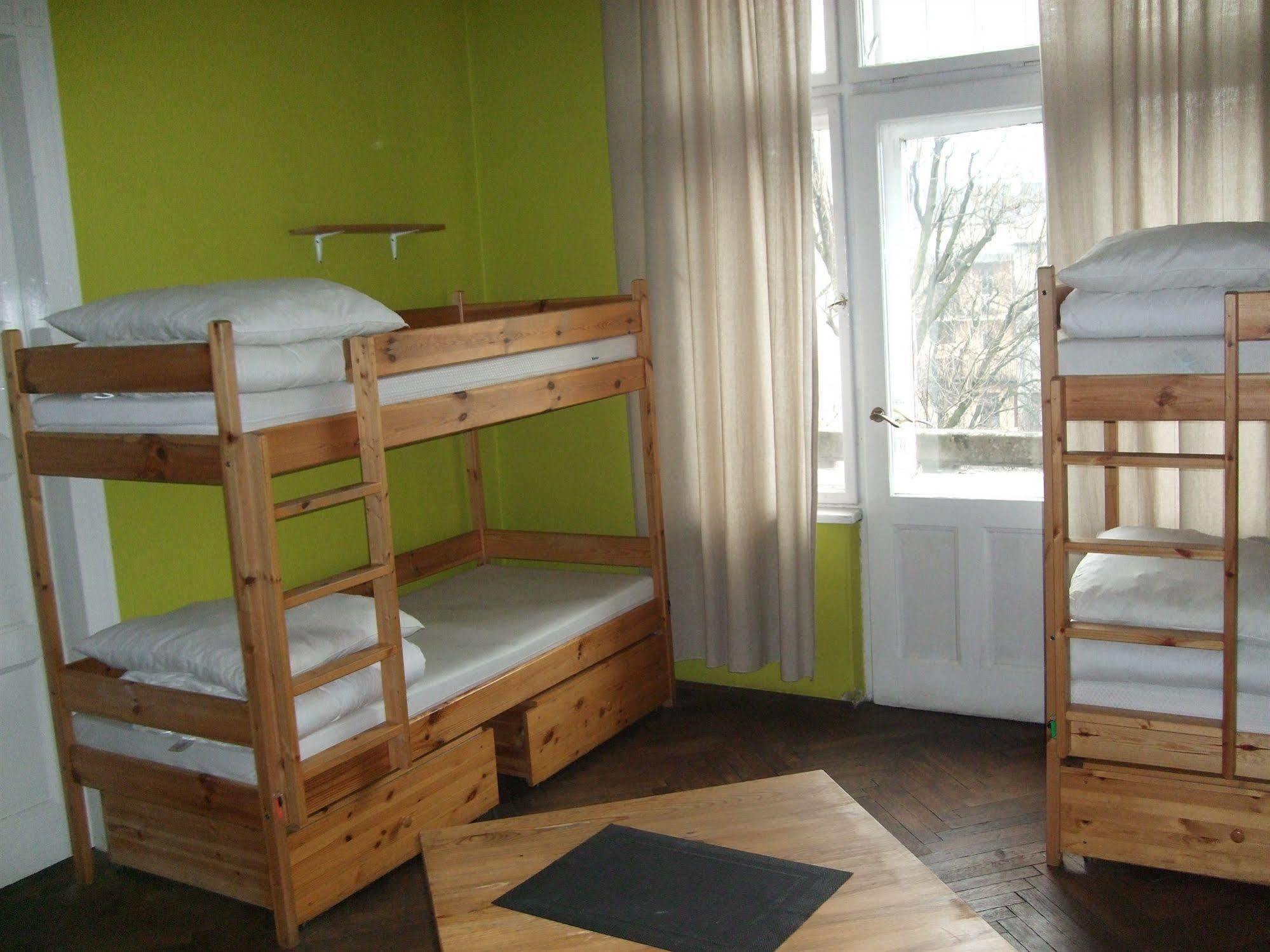 Old Walls Hostel Краков Экстерьер фото