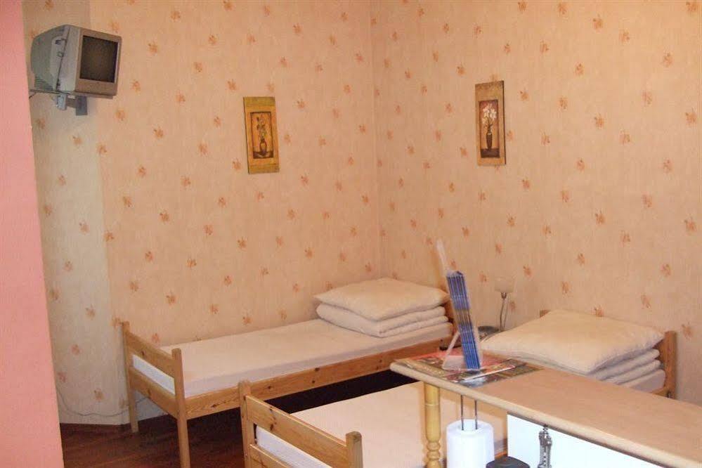 Old Walls Hostel Краков Экстерьер фото